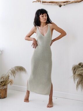 Sleeveless Knit V-Neck Midi Dress